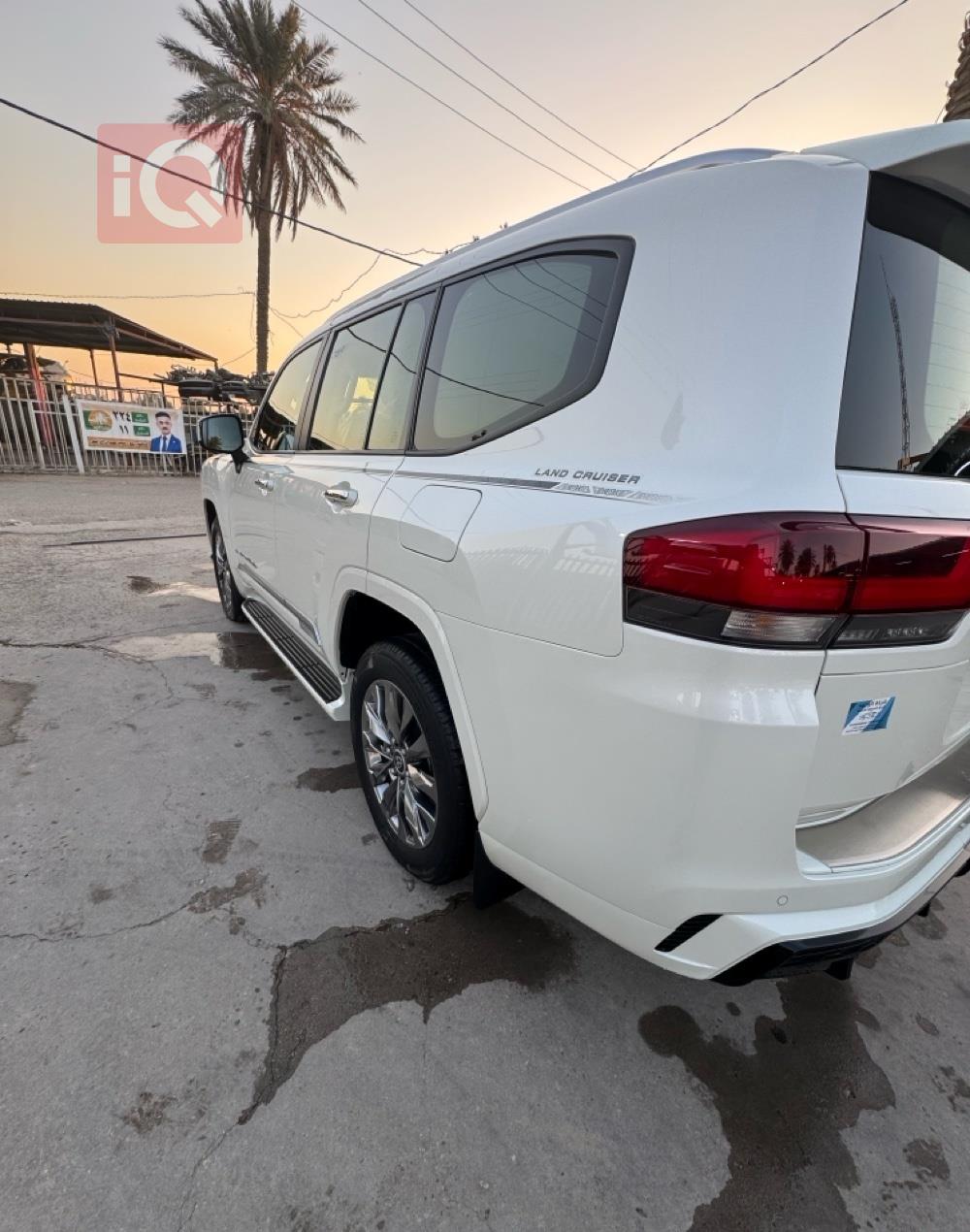 تۆیۆتا لاند کروزەر